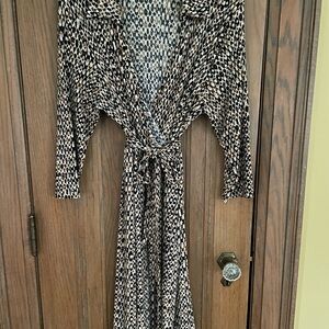 NY Collection Black and White Dolman Sleeve Wrap Dress